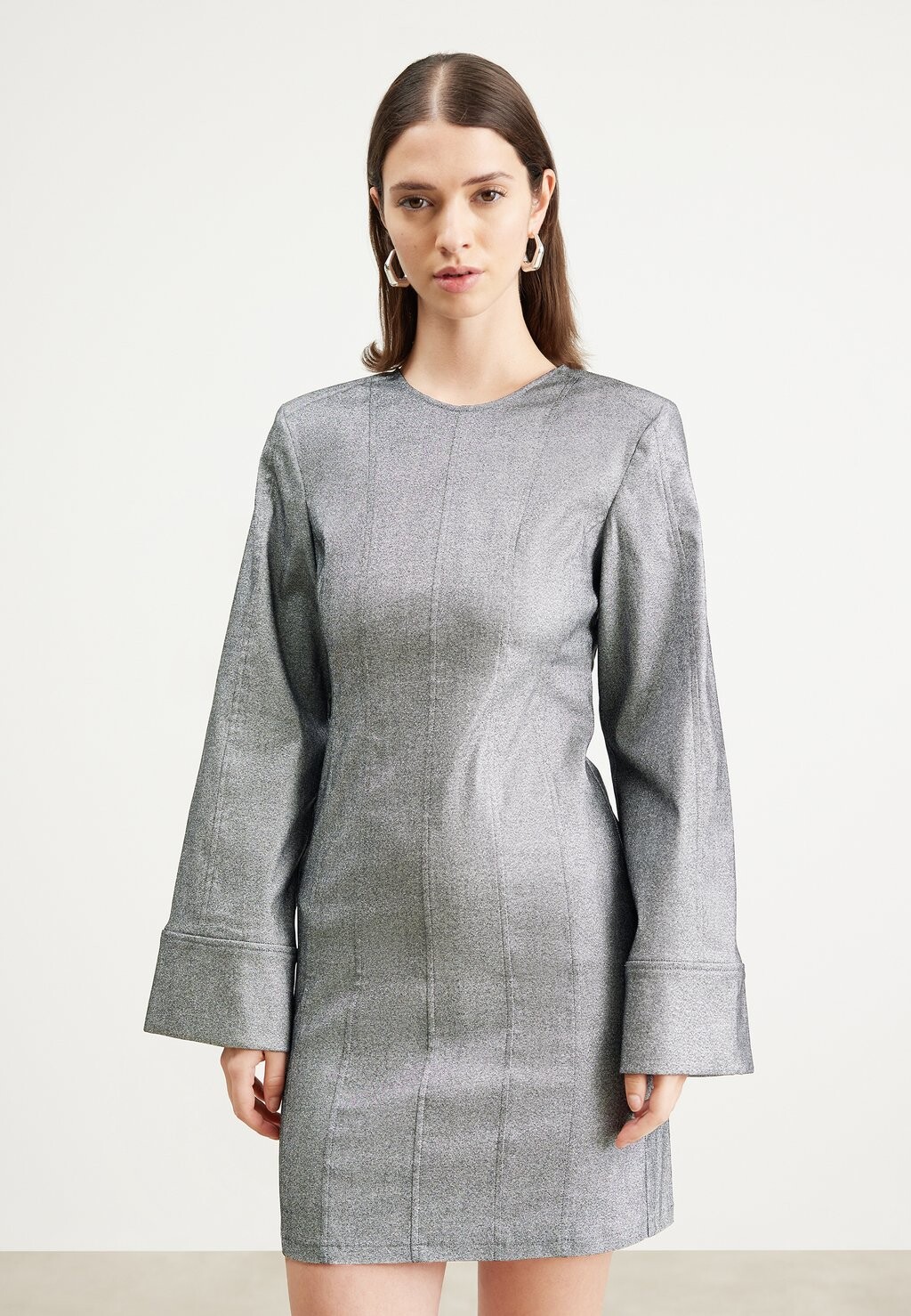 

Элегантное платье YAIRA SHORT DRESS Gestuz, серый твил с блестками