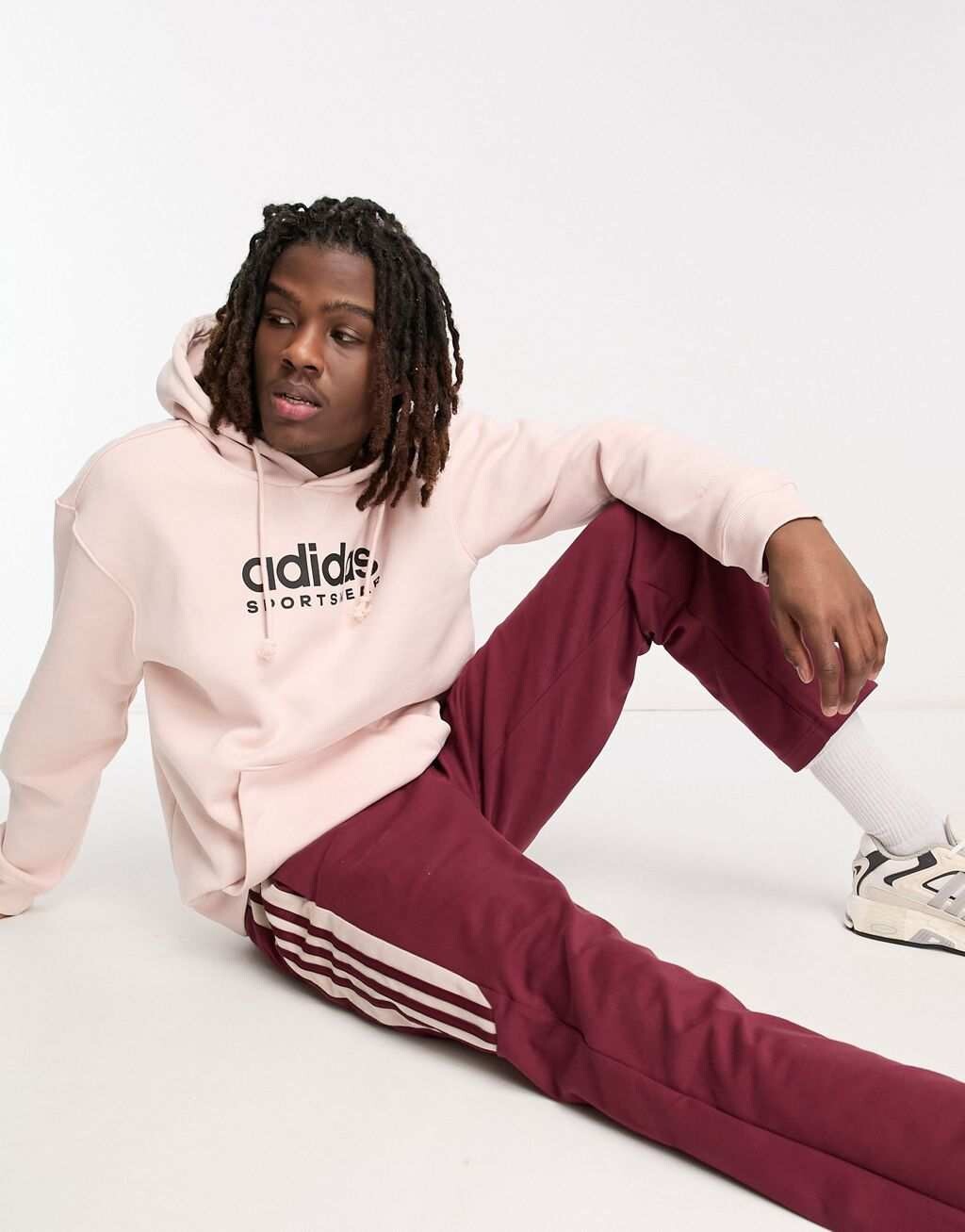 

Светло-розовая худи с линейным логотипом adidas Sportswear, Розовый