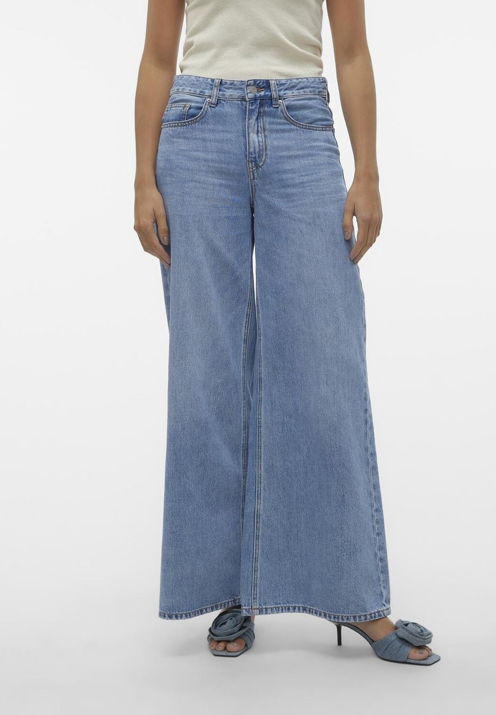 

Джинсы-клеш WEIT GESCHNITTEN ANNE Vero Moda, цвет medium blue denim