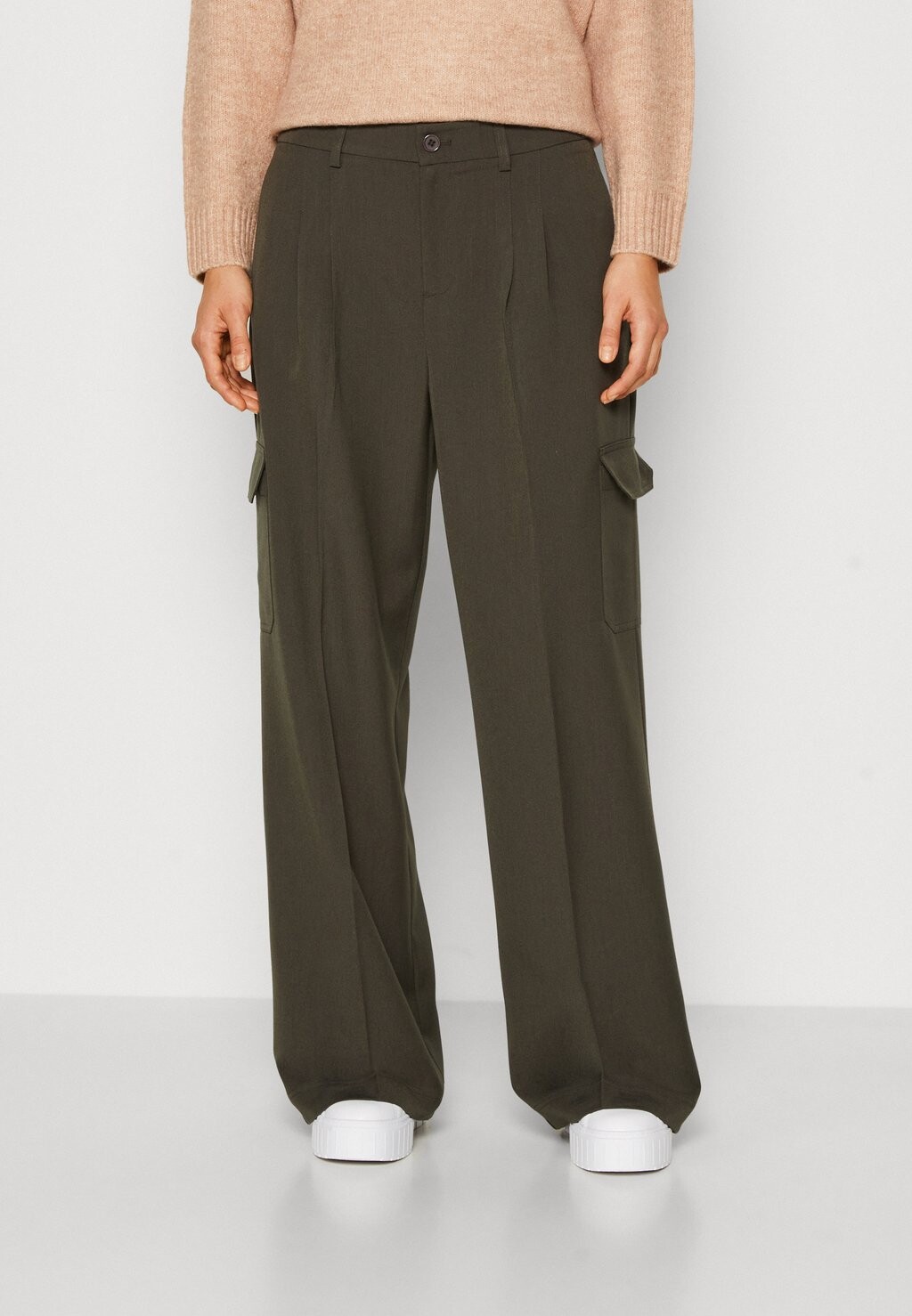 

Брюки карго БРЮКИ TAILORED Gina Tricot, торфяной
