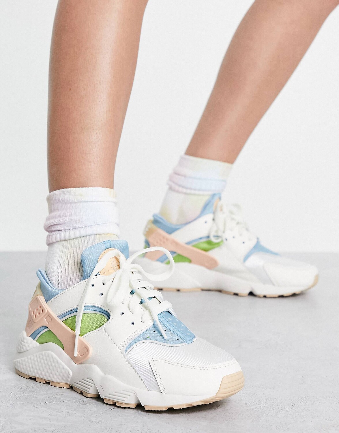 

Бело-пастельные кроссовки Nike Air Huarache