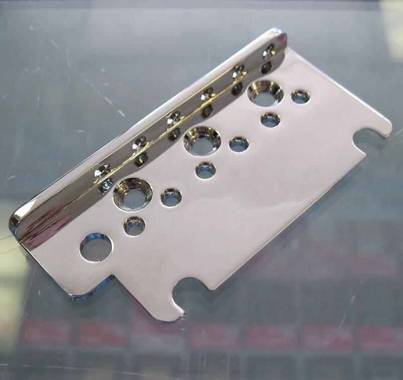 

Пластина для бриджа Fender American Deluxe / American Elite / Ultra Strat 0036527000 American Deluxe American Elite Stratocaster Bridge Plate 003-6527-000