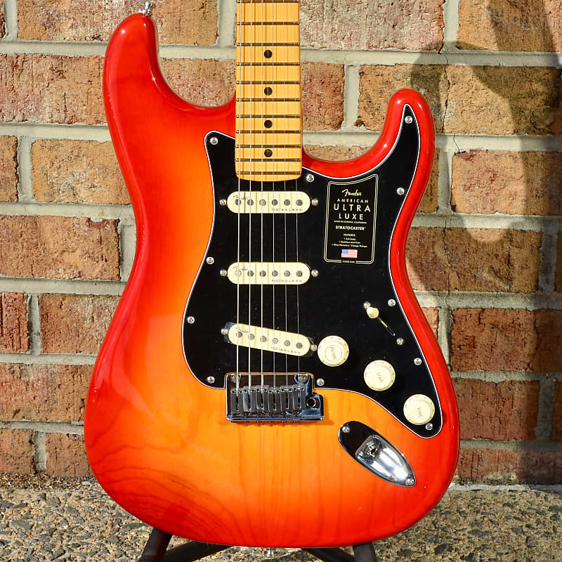 Fender American Ultra Luxe Stratocaster, кленовый гриф, Plasma Red Burst American Ultra Luxe Stratocaster?, Maple Fingerboard, Plasma ...