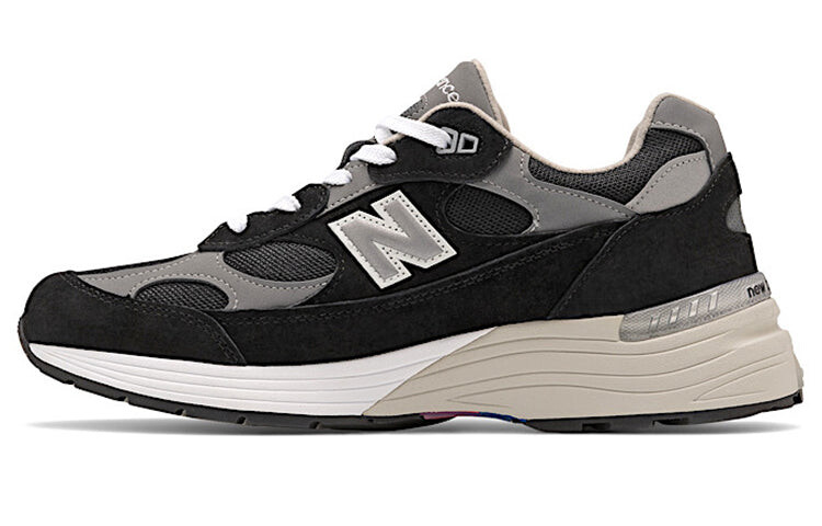 

Кроссовки замшевые New Balance 992, черный / серый