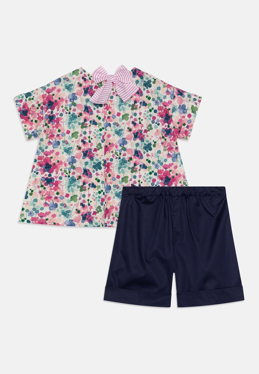 

Шорты TEE FLOWER PRINT BOW DETAIL SET Il Gufo, цвет cyclamen pink