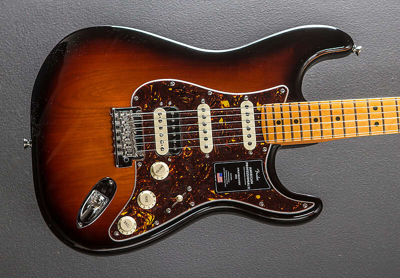 

American Professional II Stratocaster HSS - 3 цвета Sunburst с кленом Fender American Professional II Stratocaster HSS - w/Maple