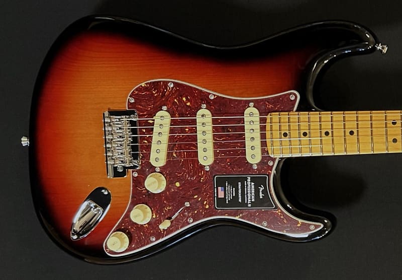 цена American Professional II Stratocaster - 3 цвета Sunburst с кленом Fender American Professional II Stratocaster – w/Maple