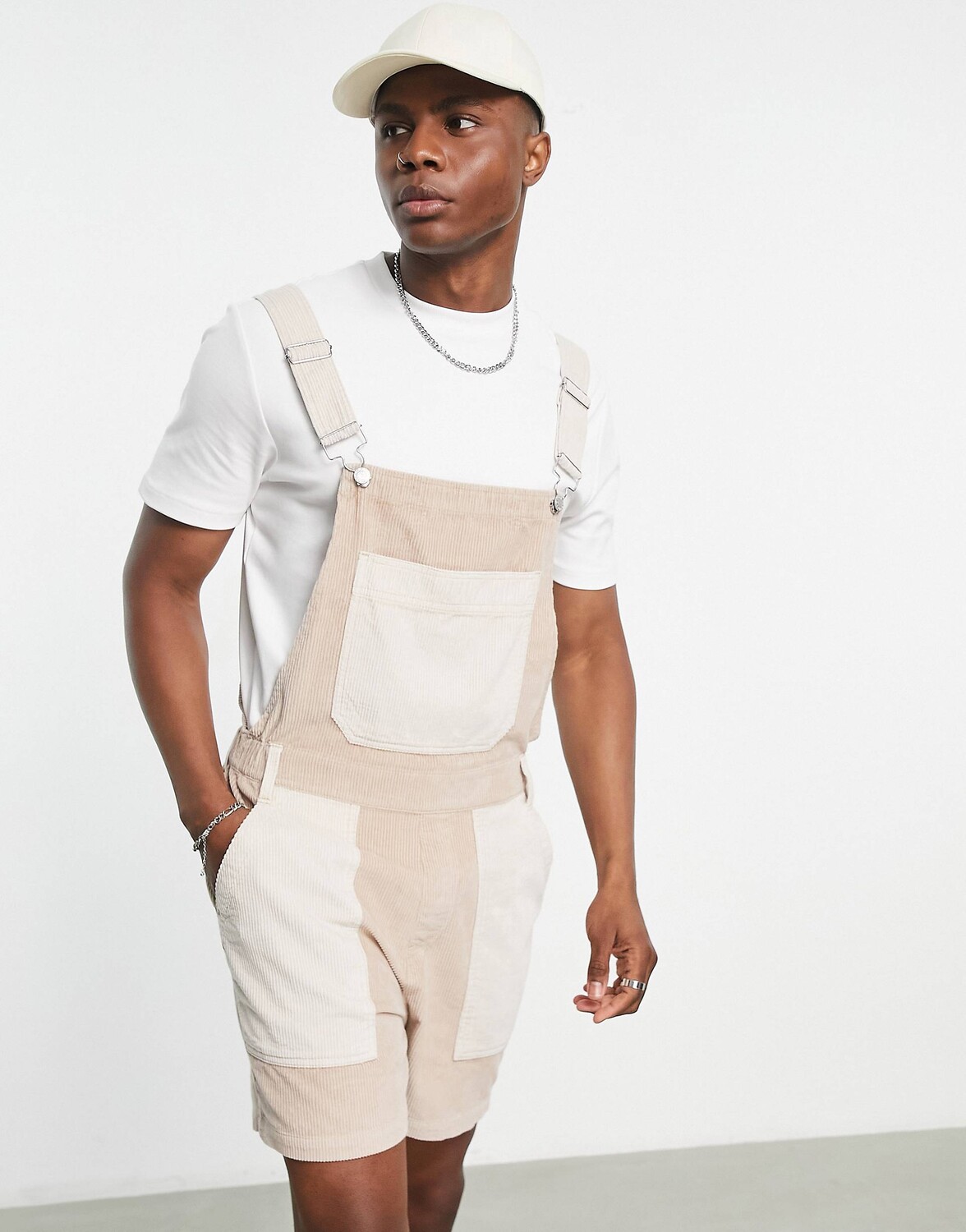 

Шорты-комбинезон ASOS DESIGN из вельветовой ткани нейтральных цветовых блоков