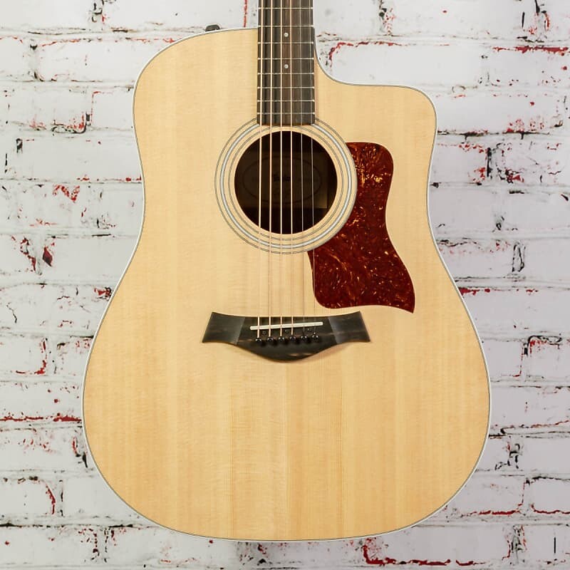 

Электроакустическая гитара Taylor 210ce Dreadnaught Taylor 210ce Dreadnaught -Electric Guitar