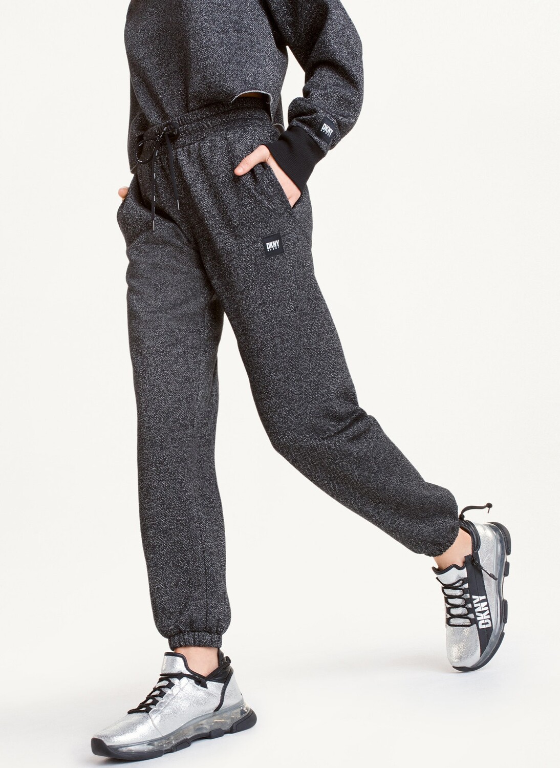 

Джоггеры флисовые с высокой талией DKNY
