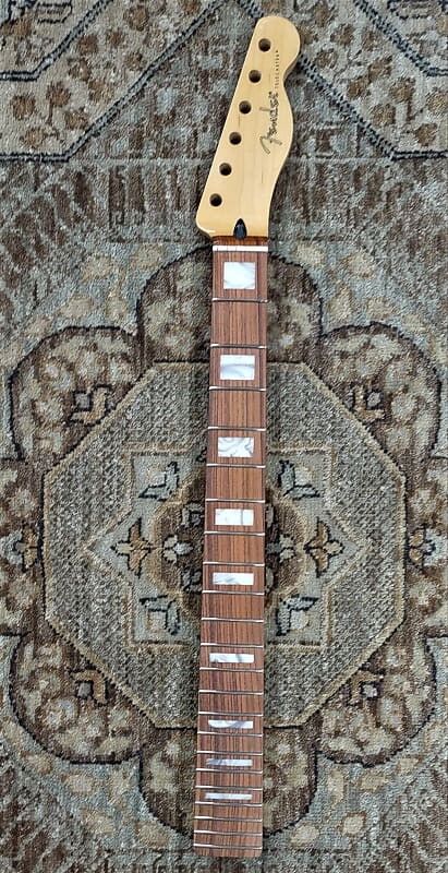 

Кленовый гриф Fender Player Telecaster с накладкой Pau Ferro, вставками блоков #3303 0995253921