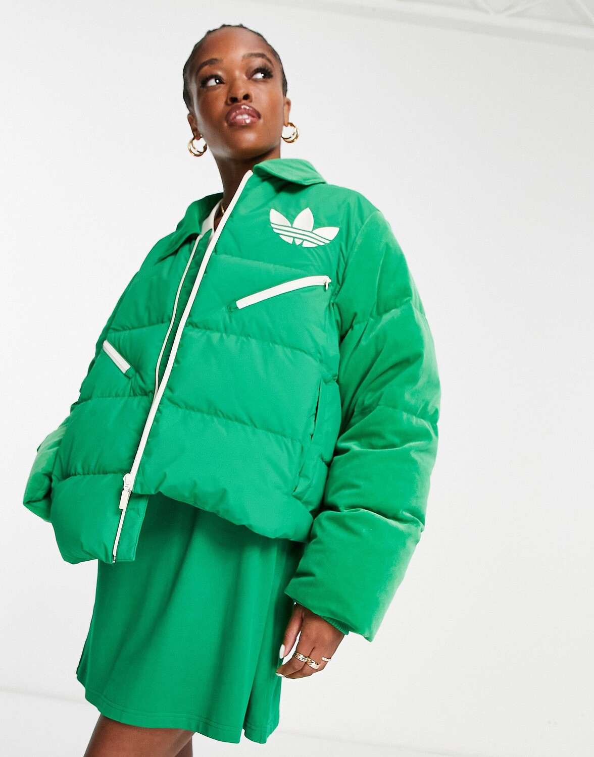 

Зеленая бархатная пуховая куртка adidas Originals 'adicolor 70s'