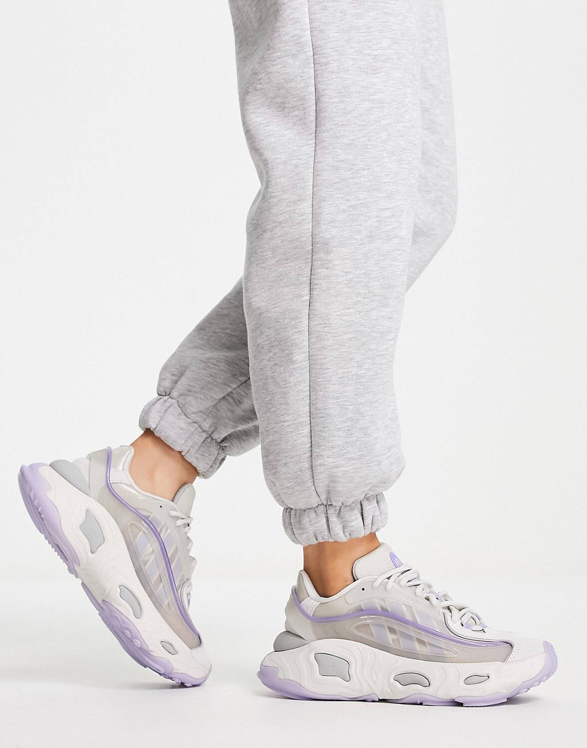 

Серые кроссовки adidas Originals Oznova
