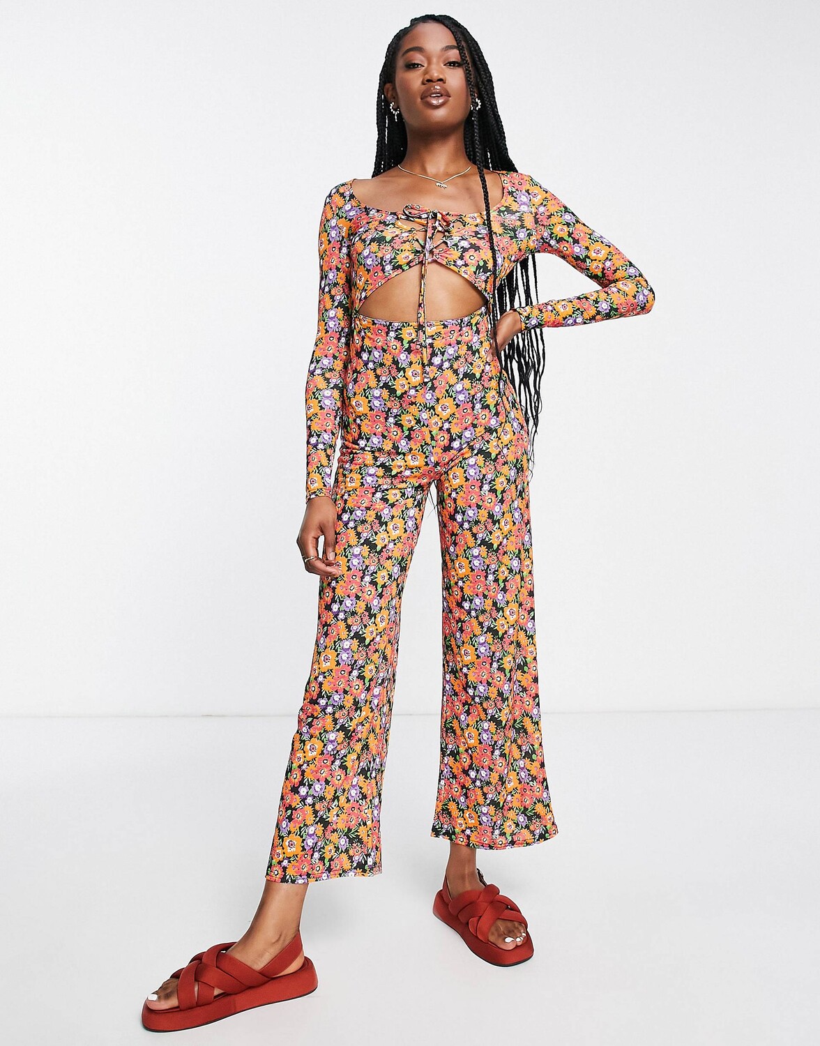 

Комбинезон со шнуровкой и цветочным принтом ASOS DESIGN