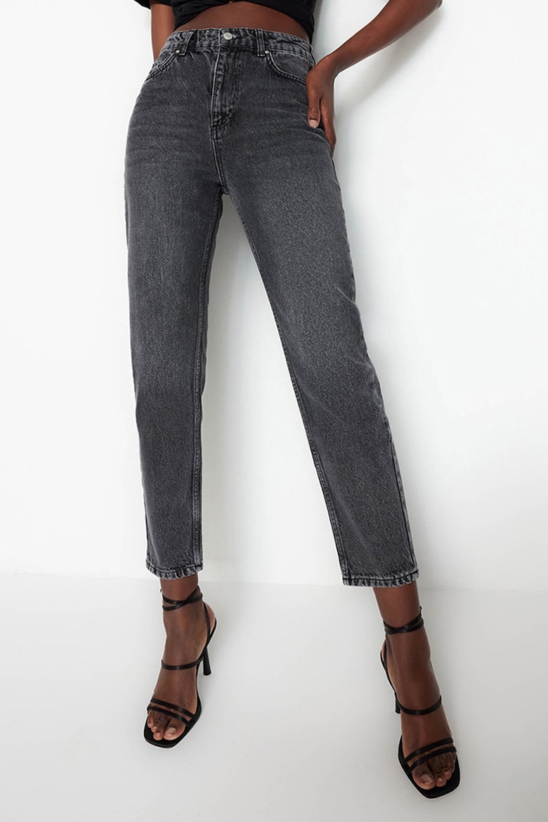 Джинсы Mom с высокой талией Trendyol, серый короткие джинсы с высокой талией trendyol серый