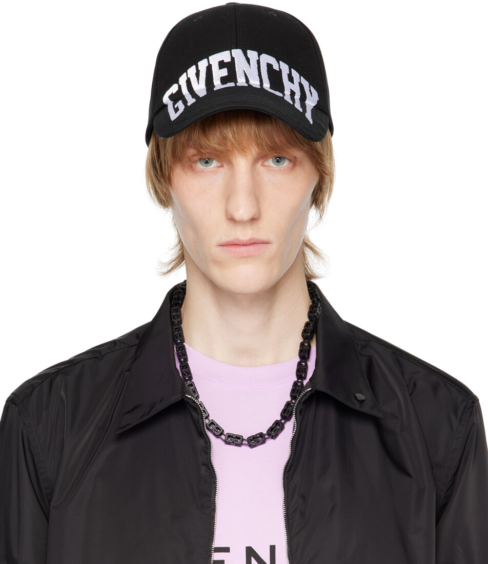 

Черная кепка с вышивкой Givenchy