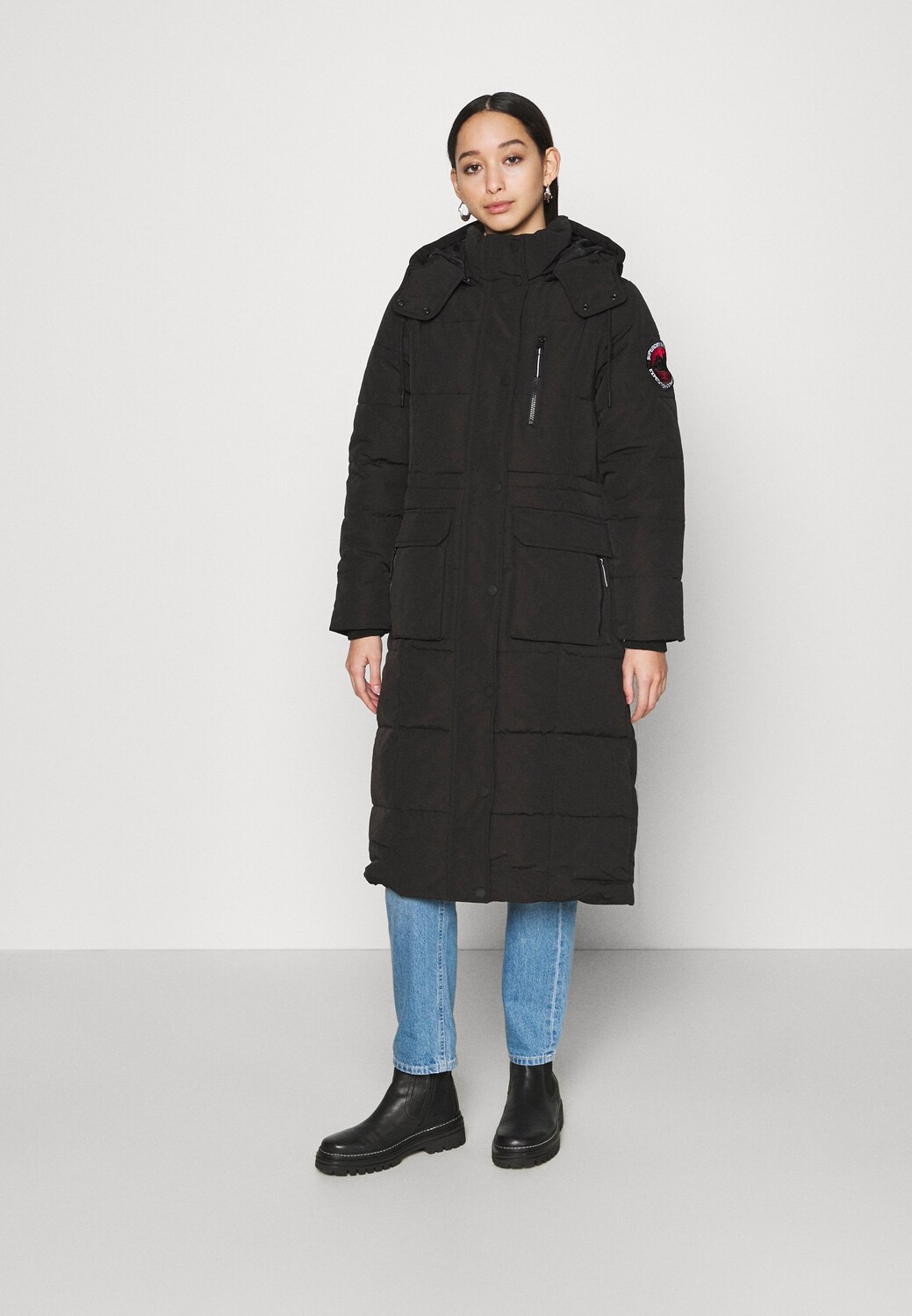 

Пальто Superdry, черный