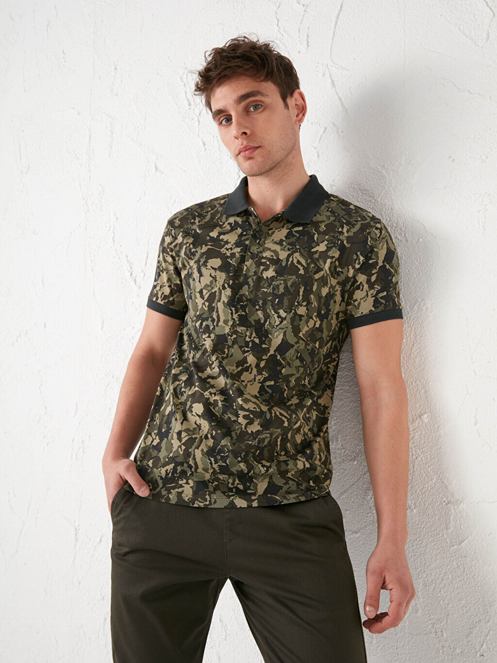 

Мужская футболка из чесаного хлопка с вырезом поло и коротким рукавом LCW Casual