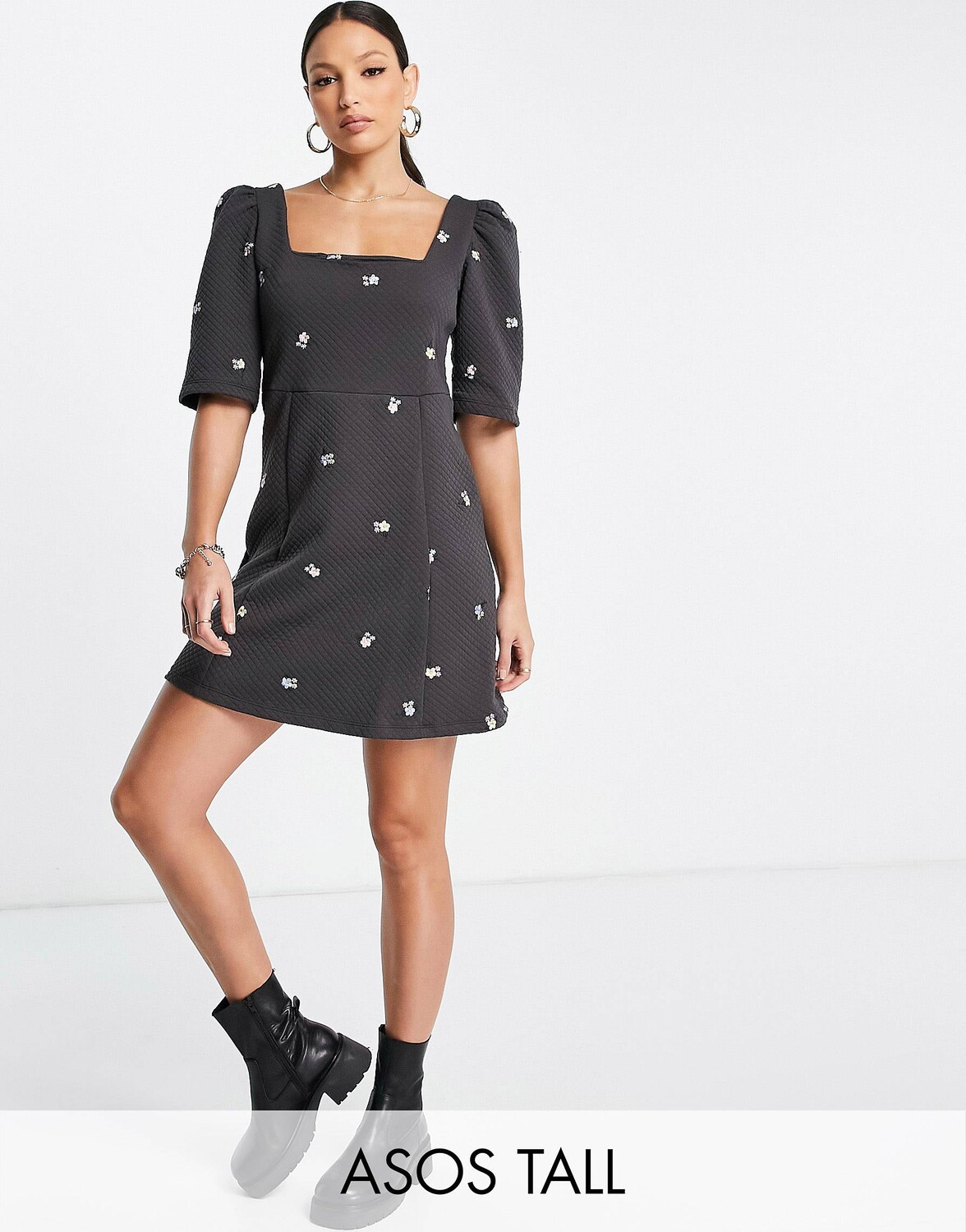 

Серое стеганое мини-платье с цветочной вышивкой ASOS DESIGN Tall