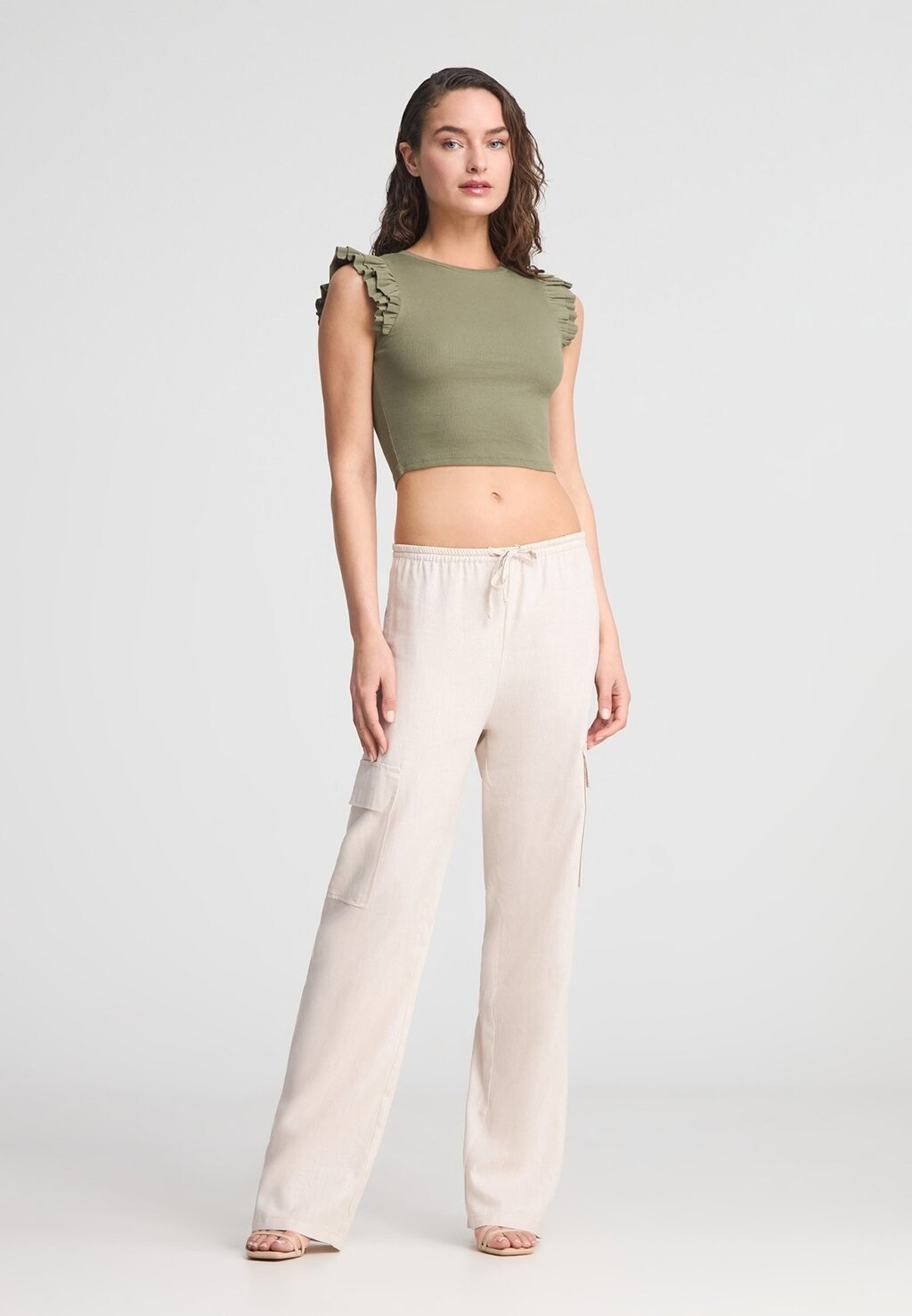 

Базовая футболка CROP MANICHE CON BALZE Terranova, темно-зеленый