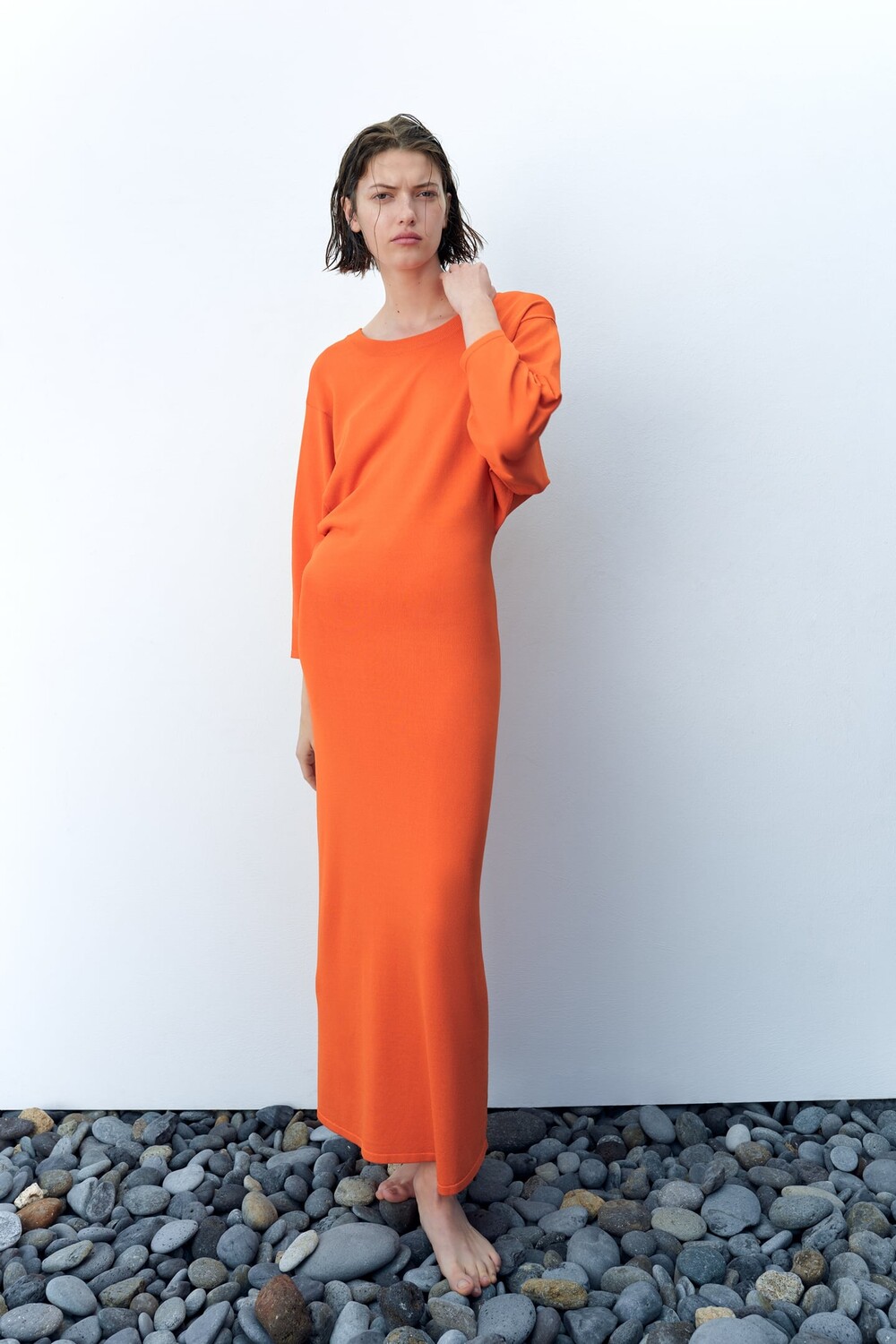 

Длинное трикотажное платье с открытой спиной ZARA, апельсин
