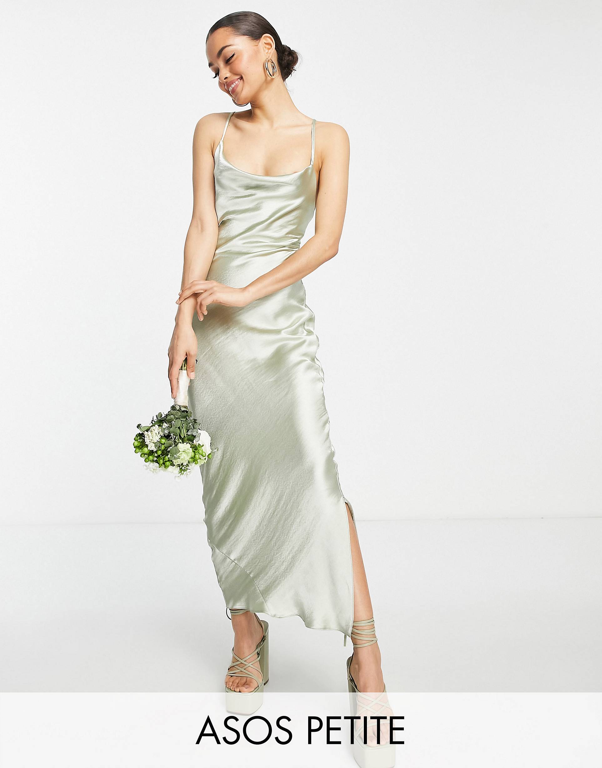 

Платье макси-комбинация цвета шалфей ASOS DESIGN Petite Bridesmaid из блестящего атласа со шнуровкой на спине ASOS DESIGN Petite Bridesmaid