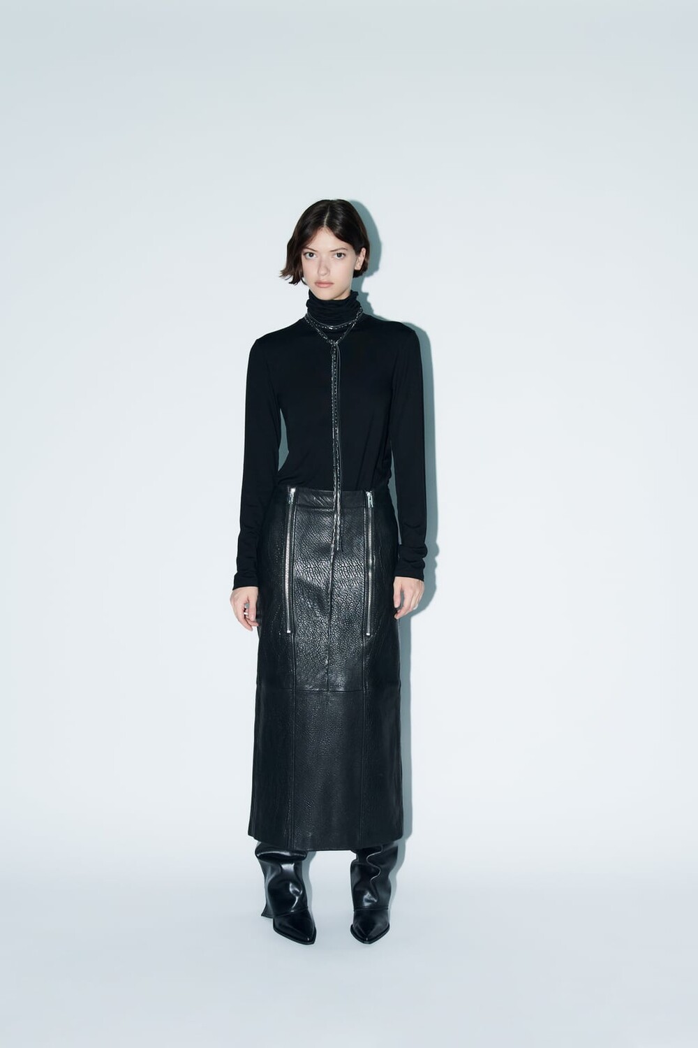 

Футболка с высоким воротником ZARA, черный