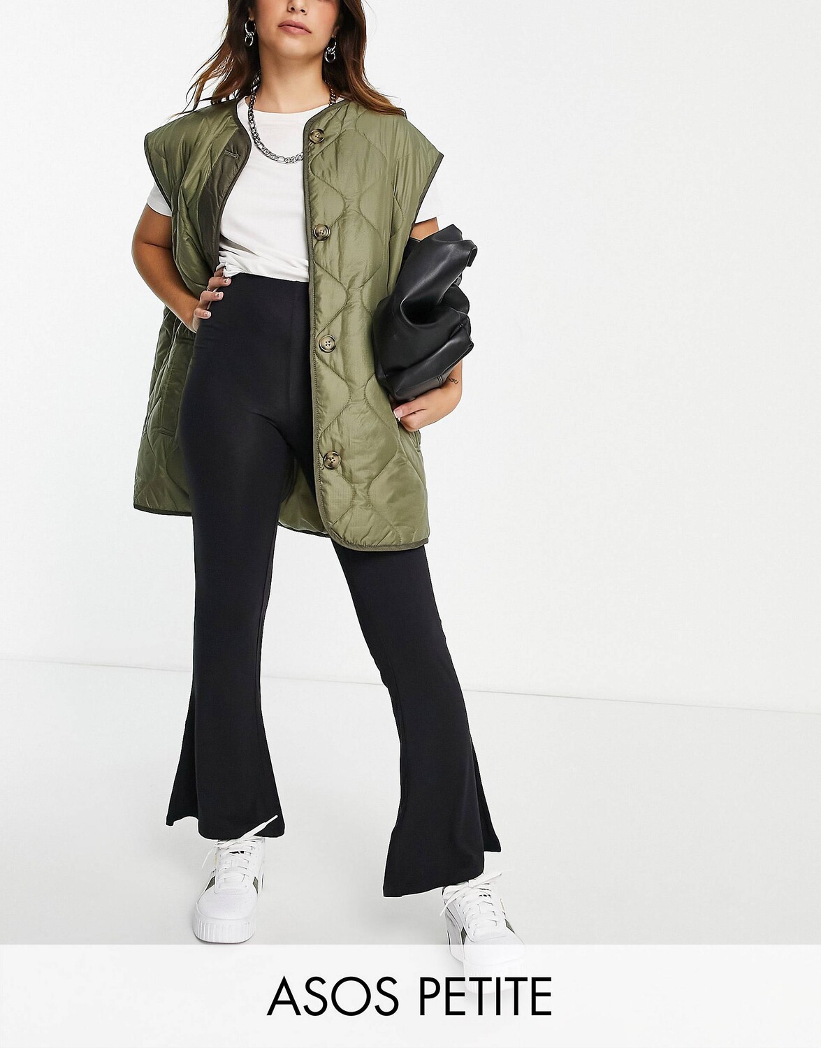 

Черные расклешенные брюки ASOS DESIGN Petite, Черный