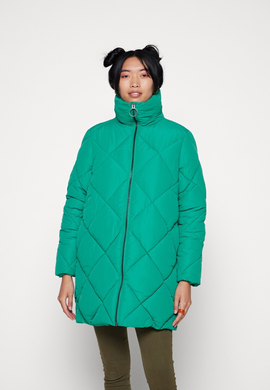

Пальто зимнее Monki, зеленый