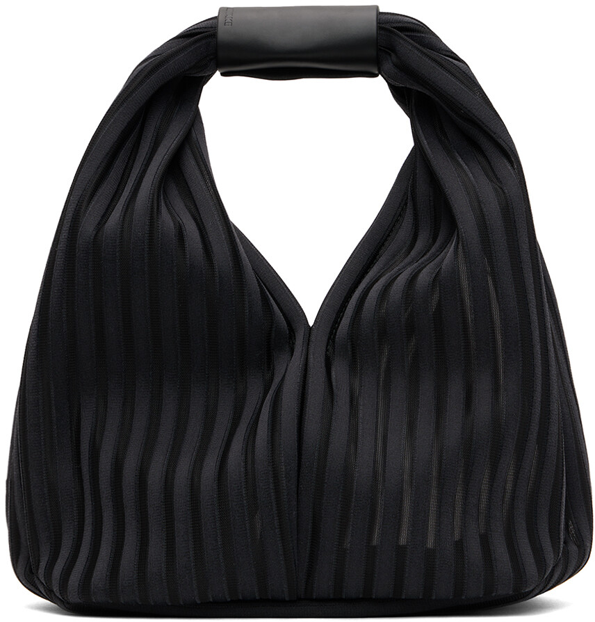 

Черная сумка Linear Knit 28 Issey Miyake