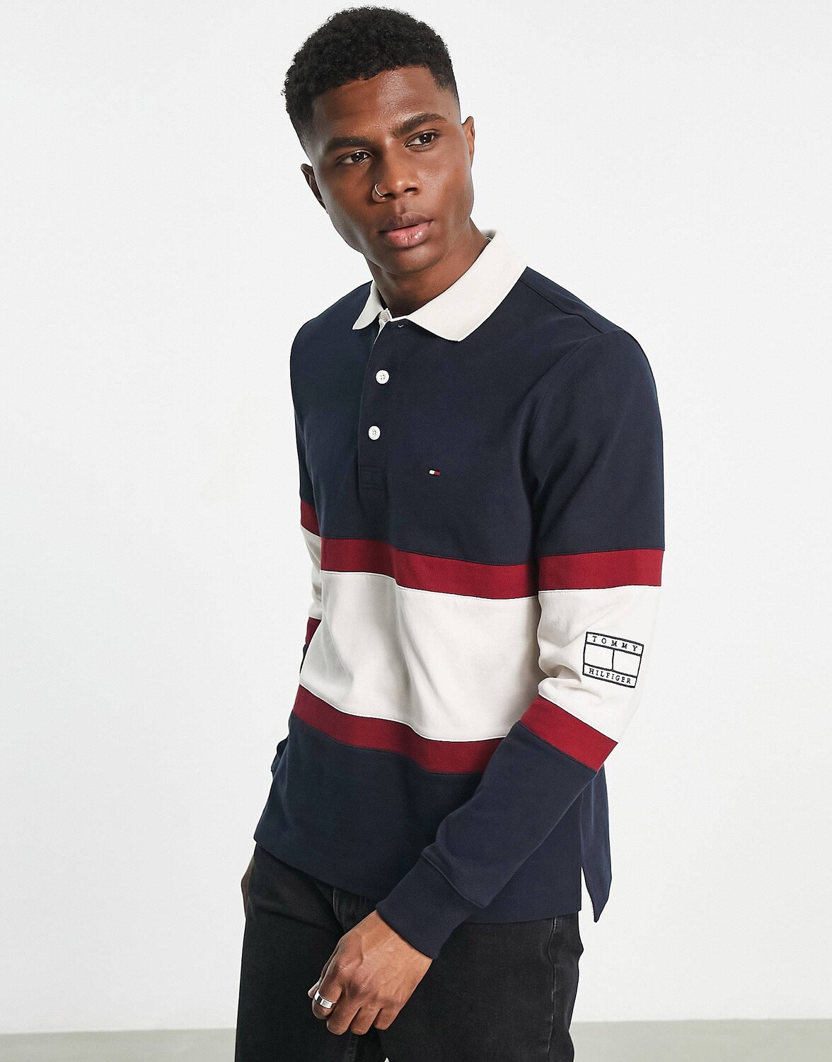 

Темно-синее поло с полосками на груди Tommy Hilfiger
