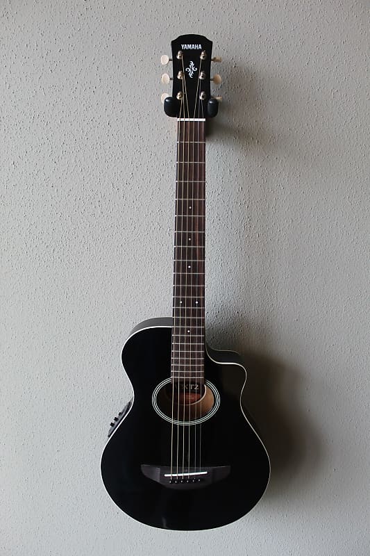 Абсолютно новая акустическая / электрическая гитара со стальными струнами Yamaha APXT2 3/4 размера с сумкой для переноски - черный