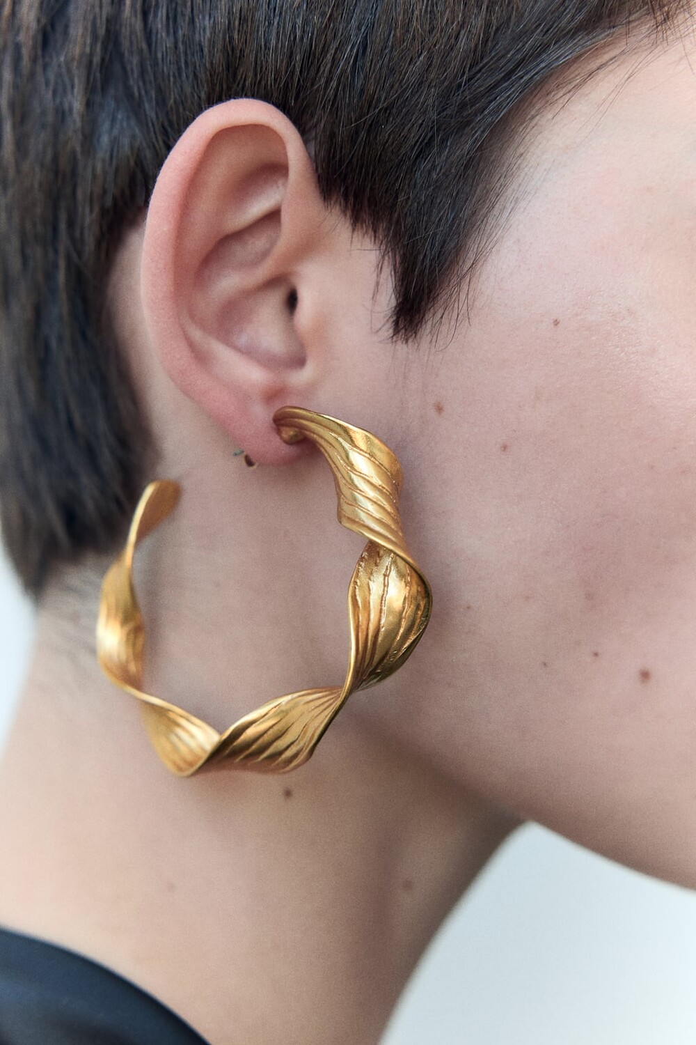 

Текстурные серьги-кольца ZARA, золотой