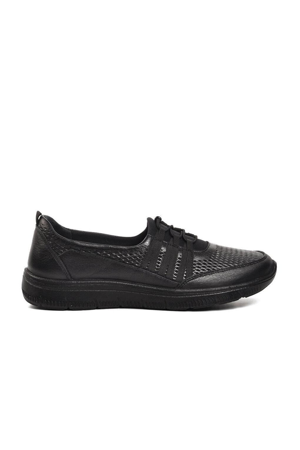 цена Черные женские кроссовки из натуральной кожи 8278-24К Voyager