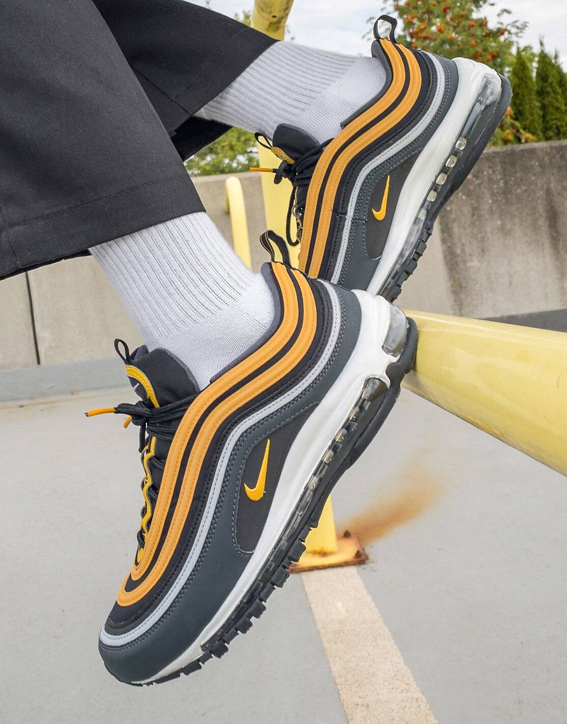 

Кроссовки Nike Air Max 97 черного и университетского золота, Черный