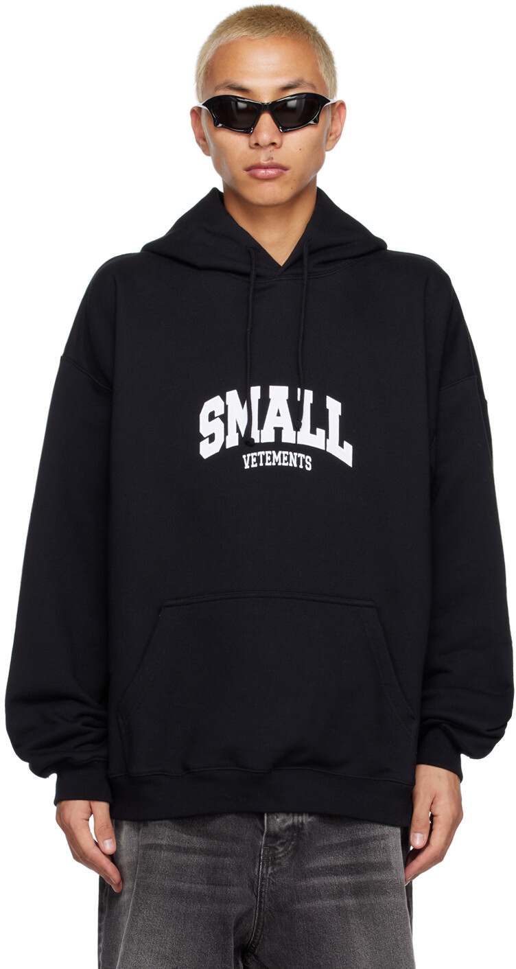 

Черный худи с вышивкой VETEMENTS