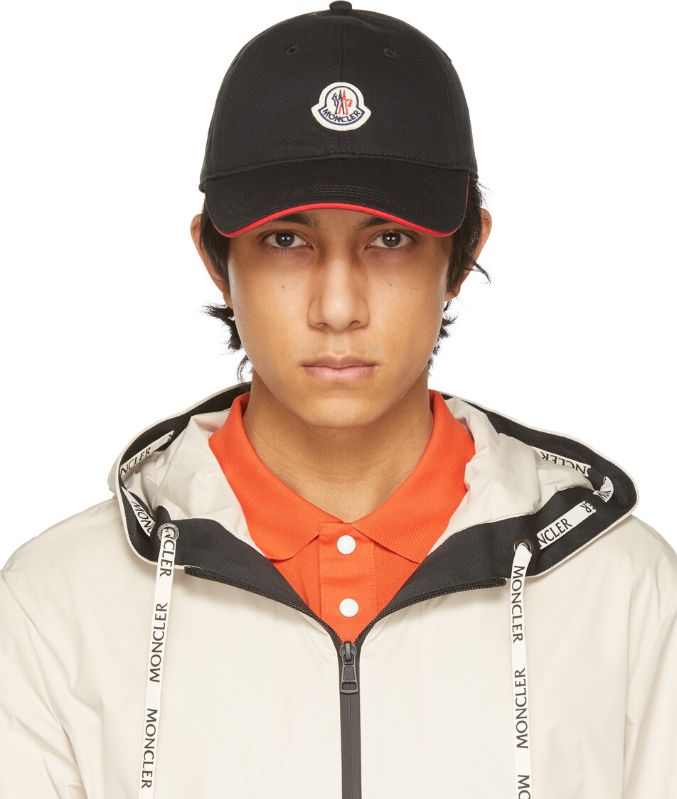

Черная бейсболка с трехцветным ремешком Moncler