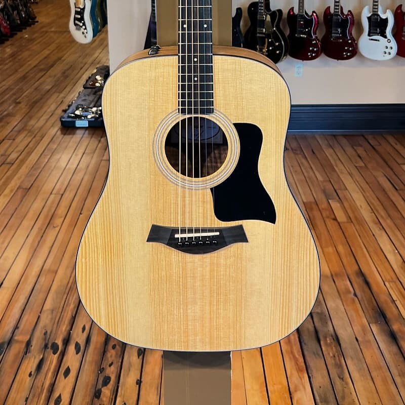 

110Э Taylor 110E
