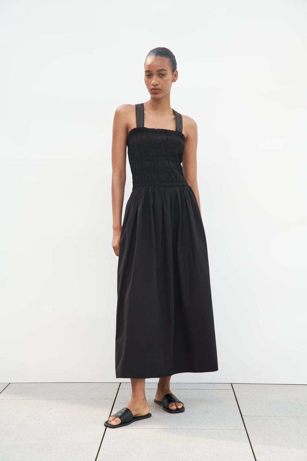 

Платье миди с отстрочкой ZARA, черный