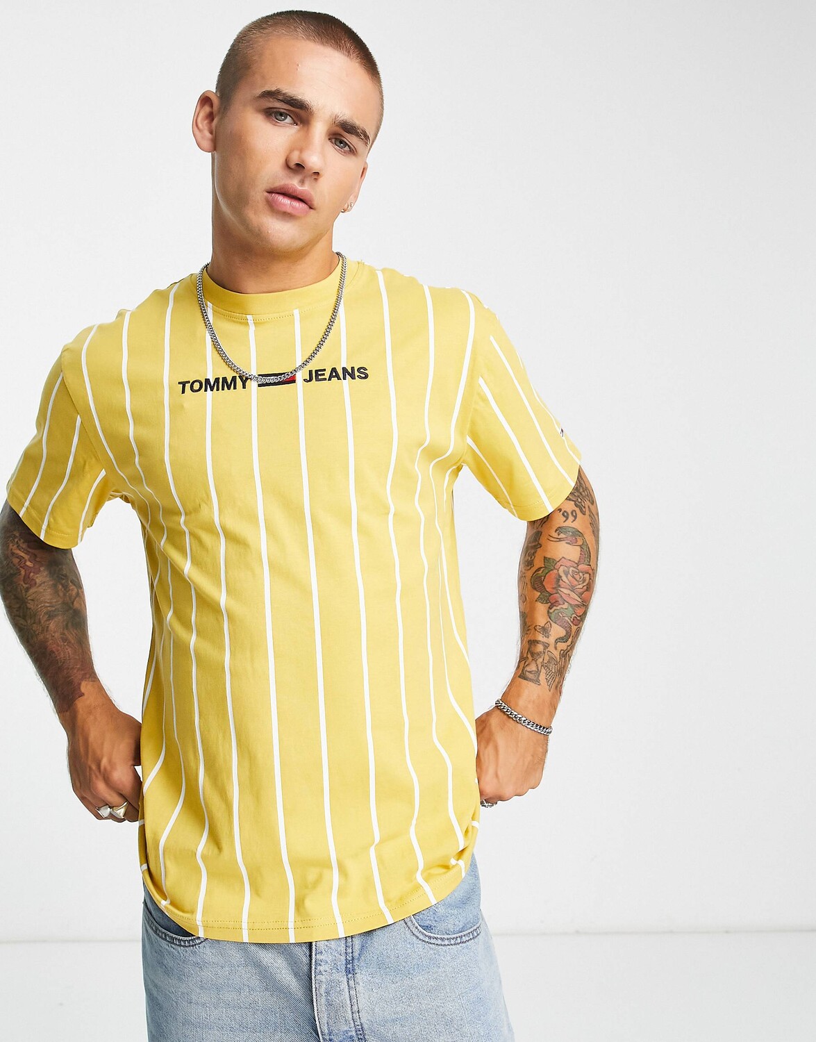 

Желтая футболка в вертикальную полоску Tommy Jeans