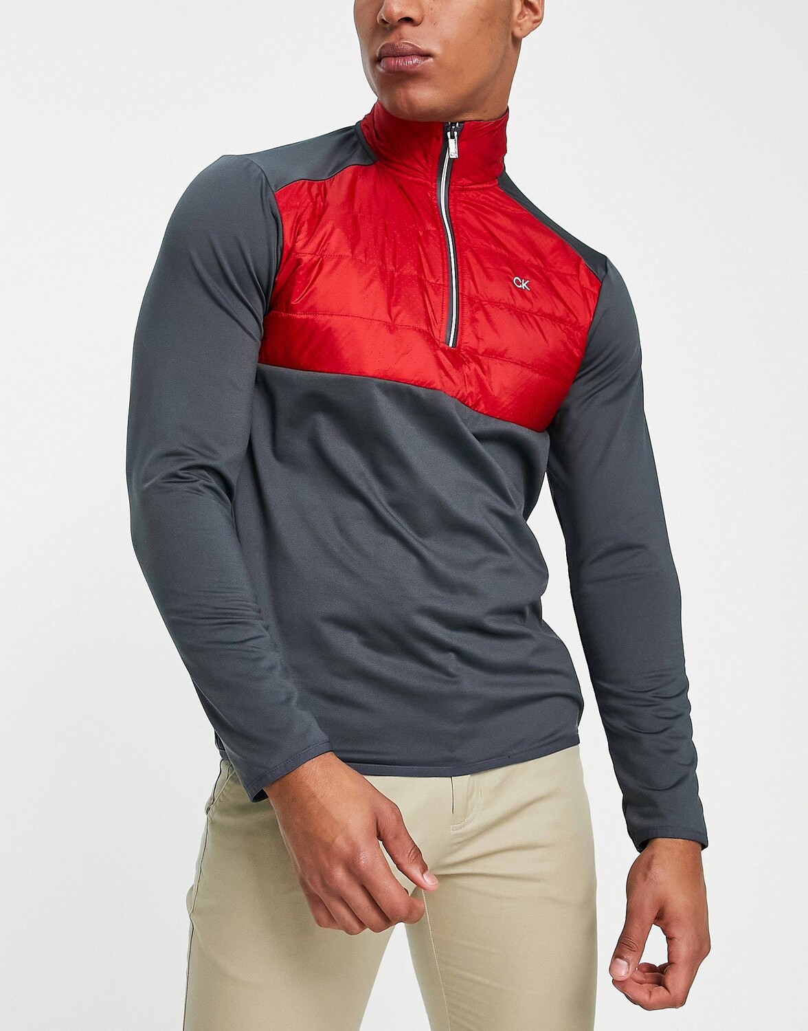 

Серо-красная куртка Calvin Klein Golf Lake на молнии поверх головы