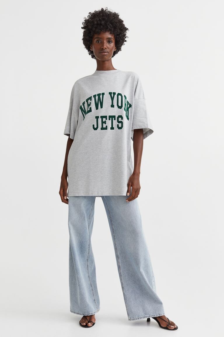 

Длинная футболка с принтом H&M, светло-серый меланж/нью-йорк