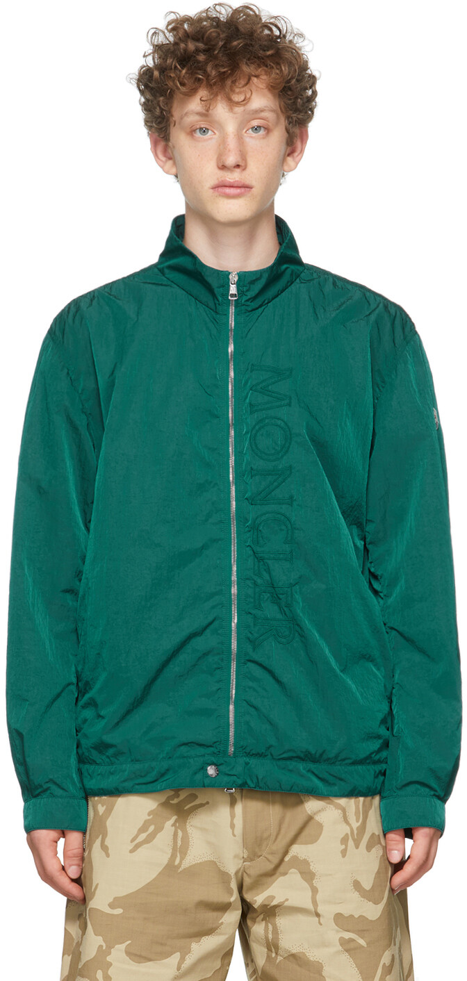 

Зеленая изысканная куртка Moncler