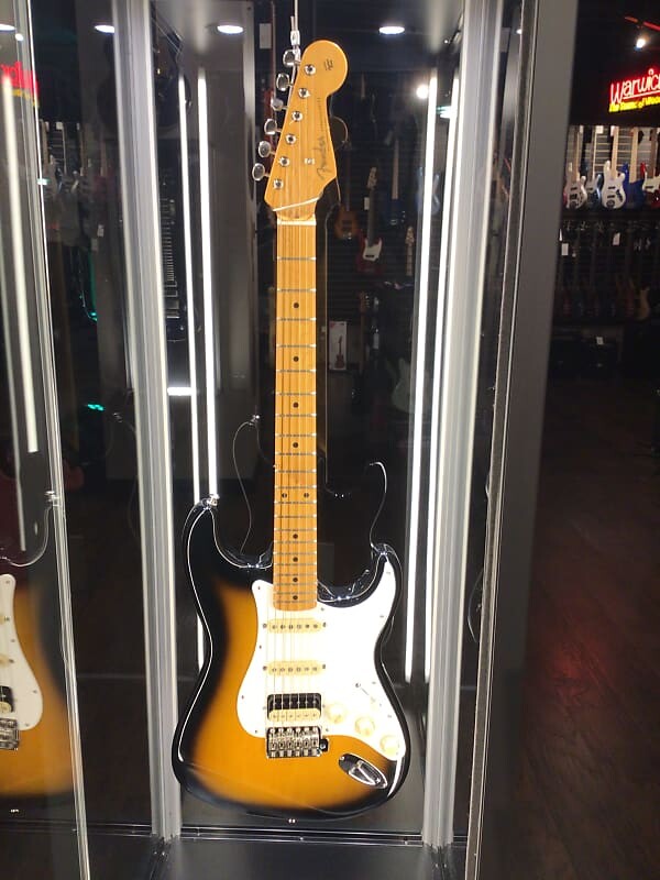 

Fender JV Modified '50s Stratocaster HSS 2022 — настоящее время — 2-Tone Sunburst