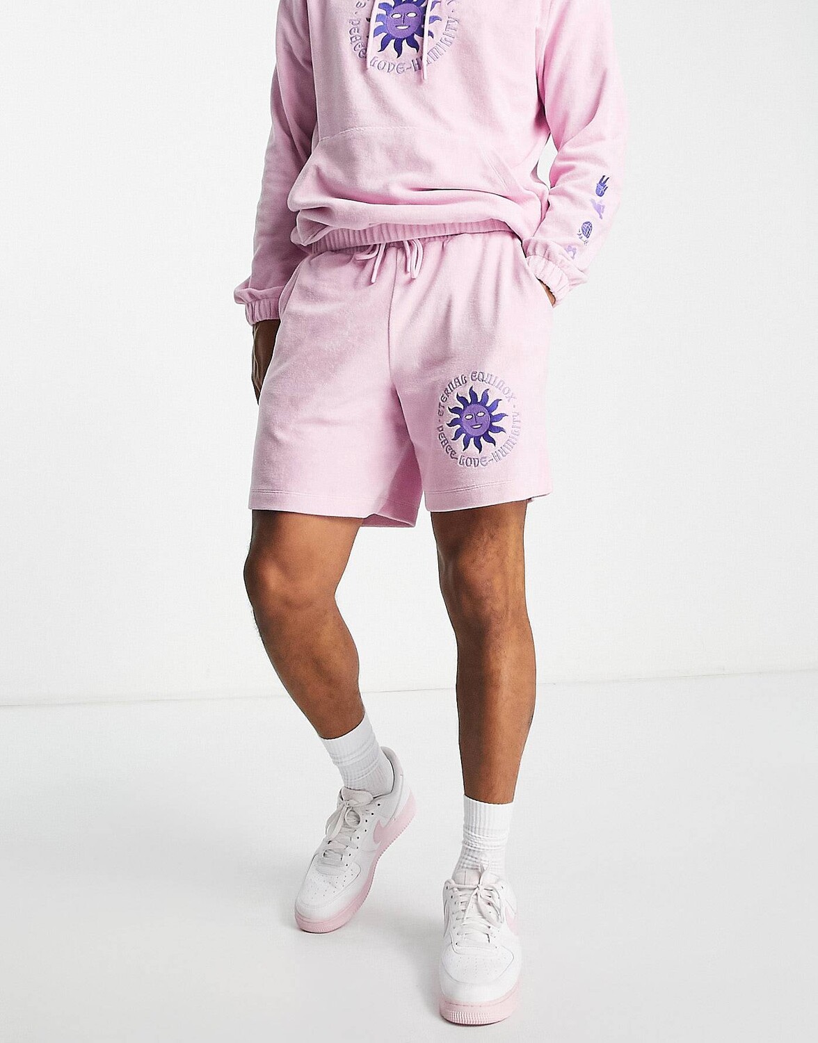 

Розовые свободные шорты из полотенец с вышивкой ASOS DESIGN