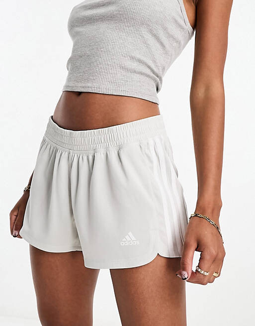 

Серые вязаные шорты с 3 полосками adidas Training Pacer