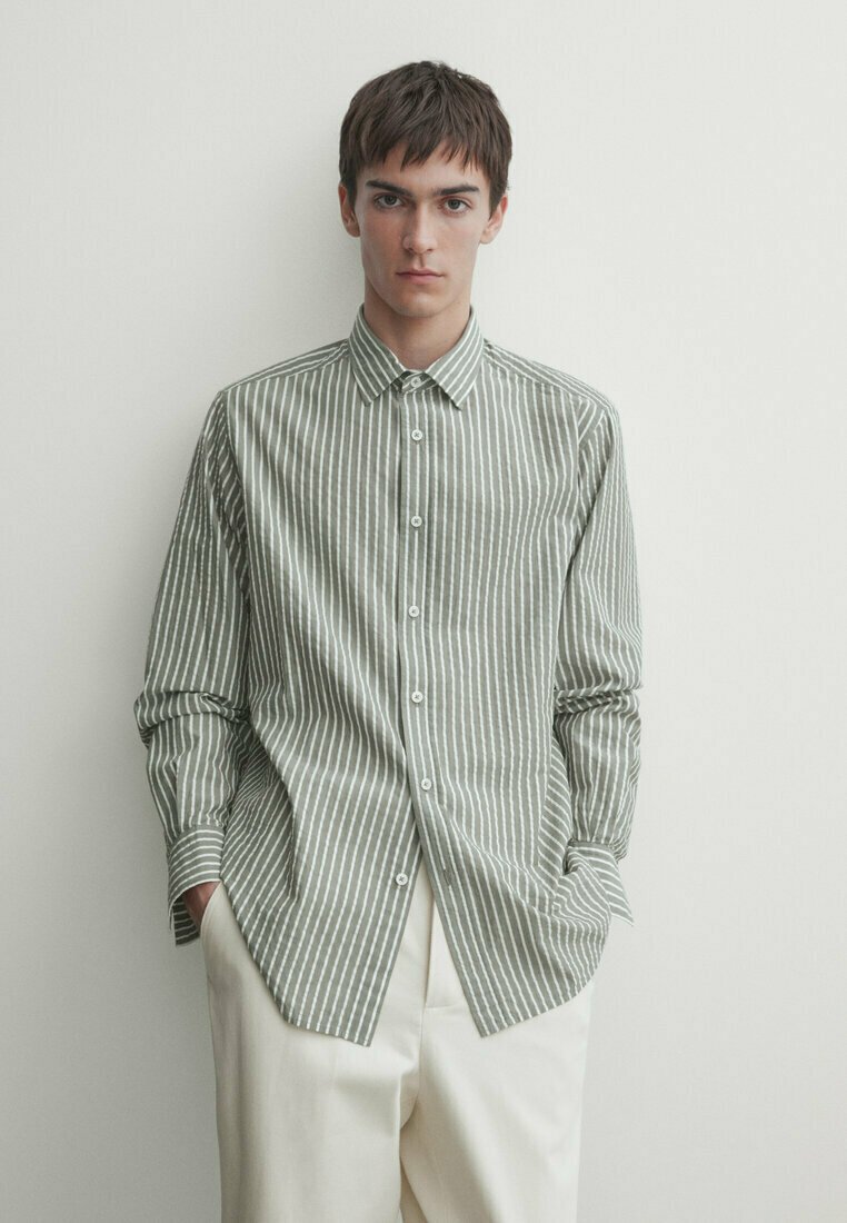 цена Рубашка REGULAR FIT STRIPED Massimo Dutti, цвет light green