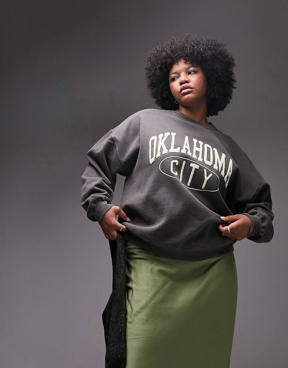 

Черный выстиранный свитшот Topshop Curve с графическим принтом в стиле оклахома