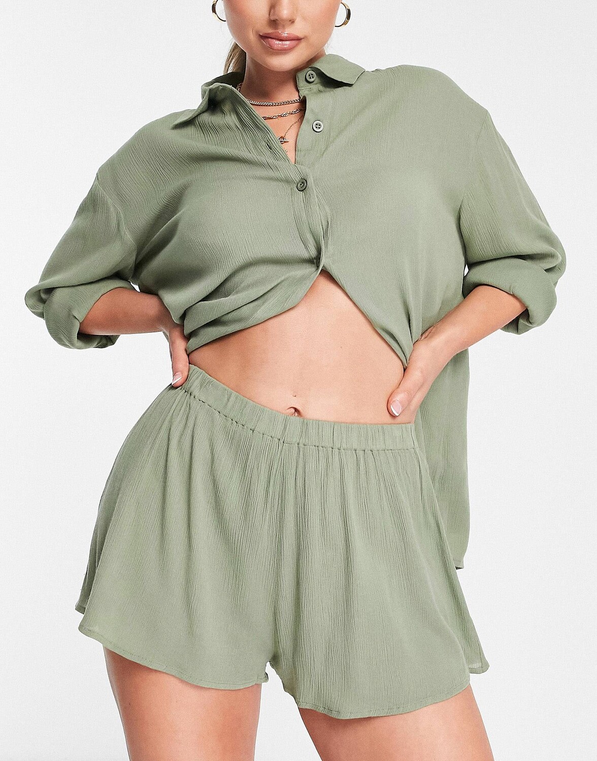

Пляжные шорты цвета хаки с мятой отделкой ASOS DESIGN