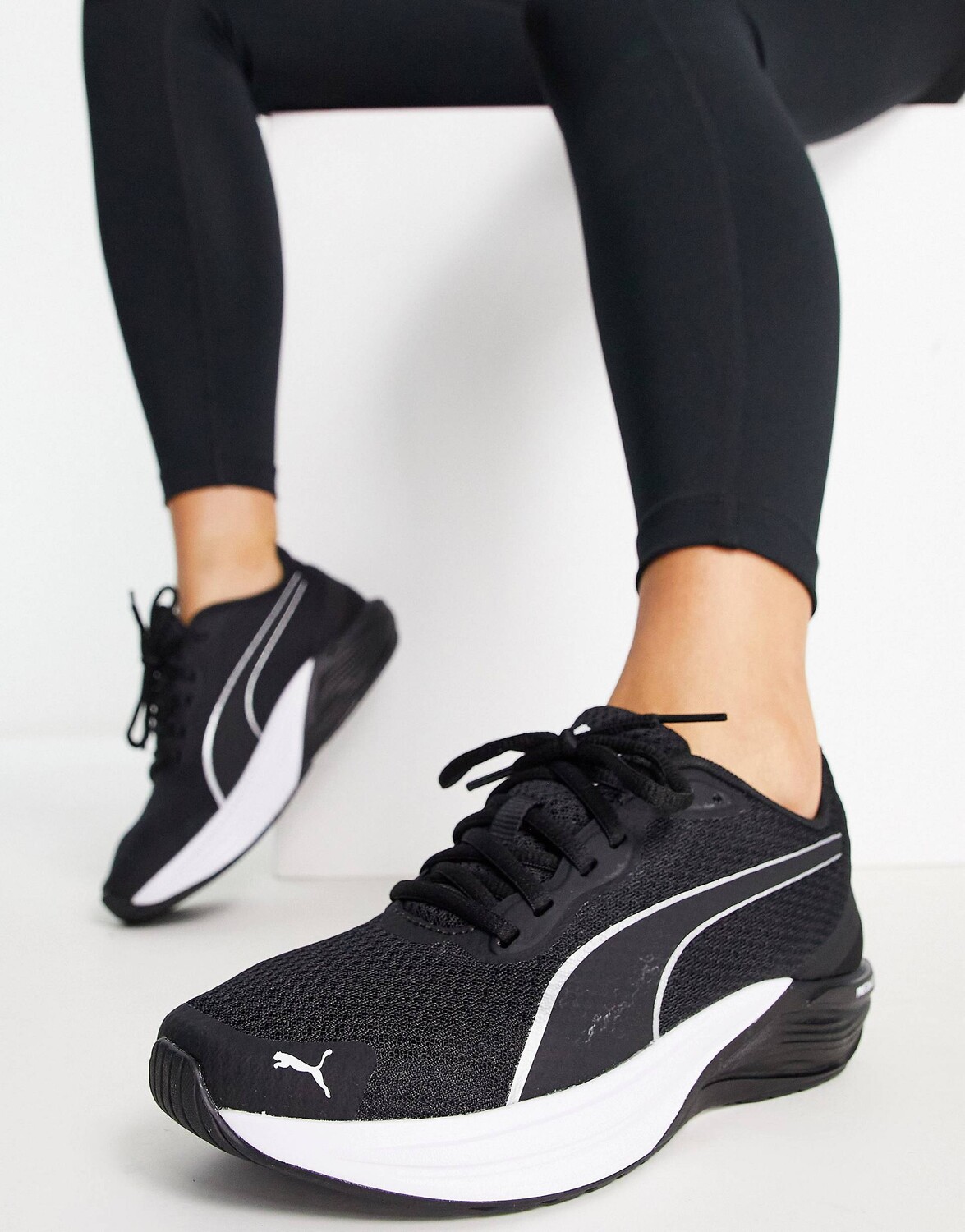 

Черно-белые кроссовки Puma Running Feline Profoam